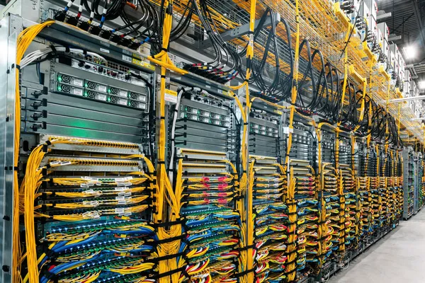 Big Tech to Spend $650 Billion This Year as AI Race Intensifies