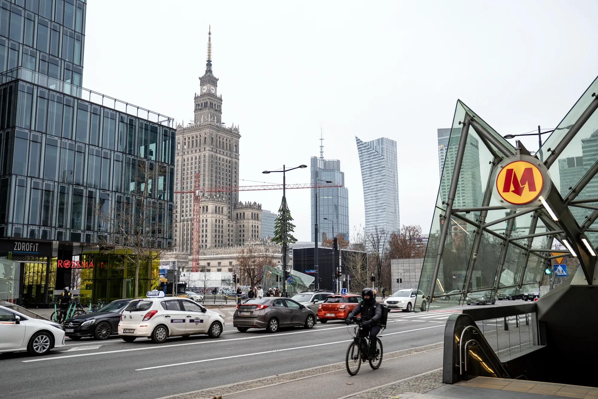 Traffic near a subway station entrance in Warsaw.