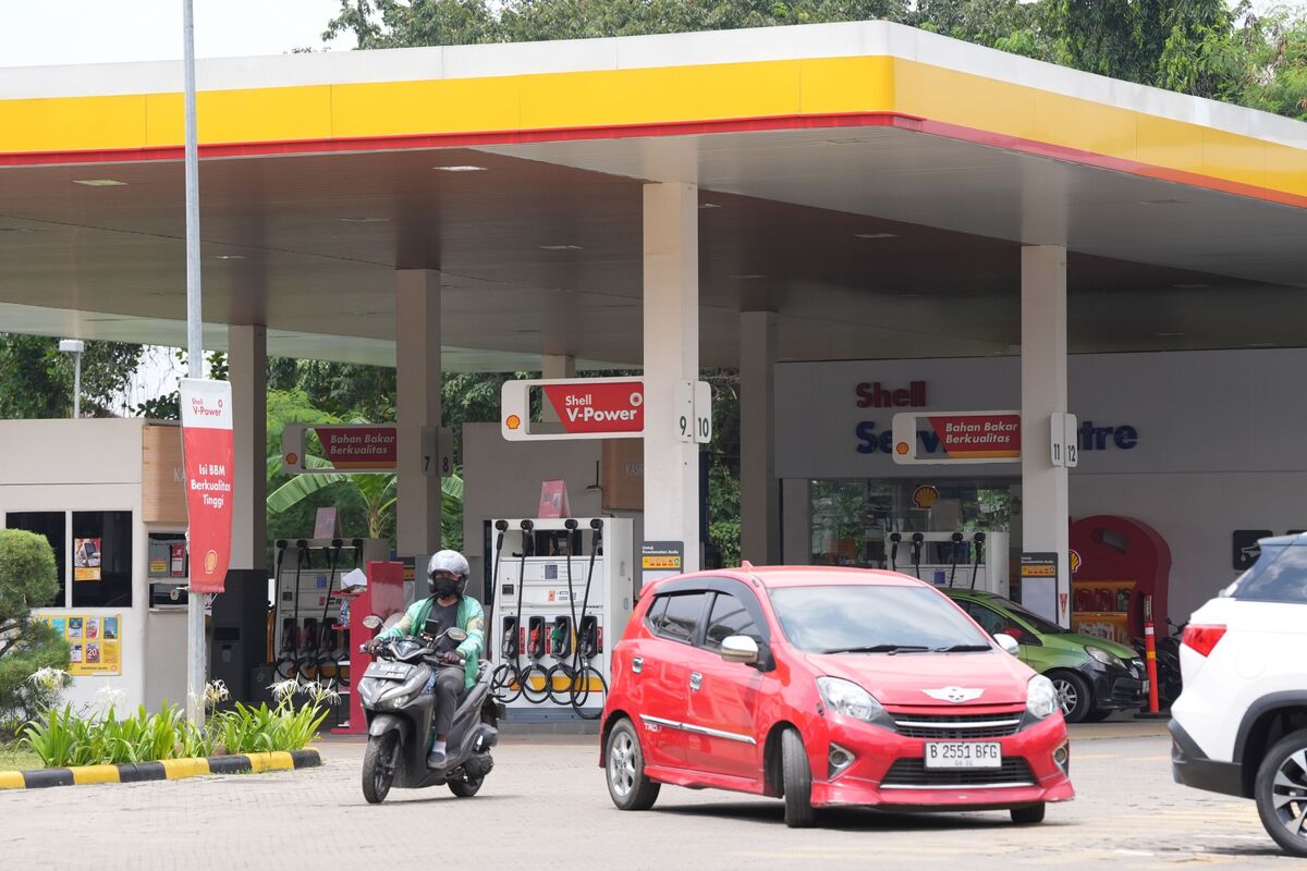 Shell Stations in Indonesia Are Running Dry as EVs Overtake - Bloomberg