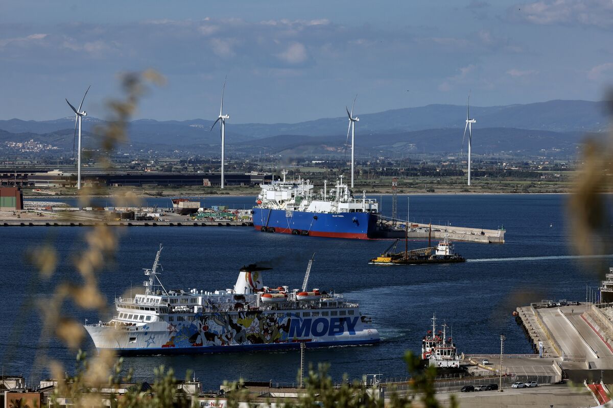 Italy Becomes EU's Top LNG Importer as Purchases Elsewhere Lag