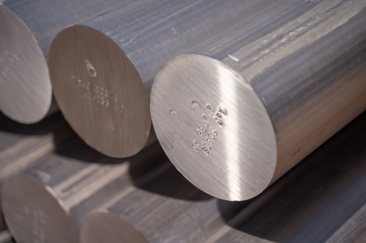 Aluminum Holds Near Highest in a Year in China on Tight Supply