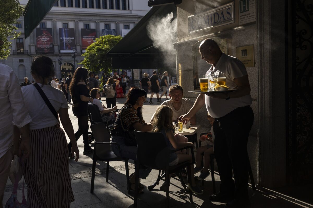 Spain’s Push on Undocumented Migrants Distorts Labor Statistics Spain’s Push on Undocumented Migrants Distorts Labor Statistics