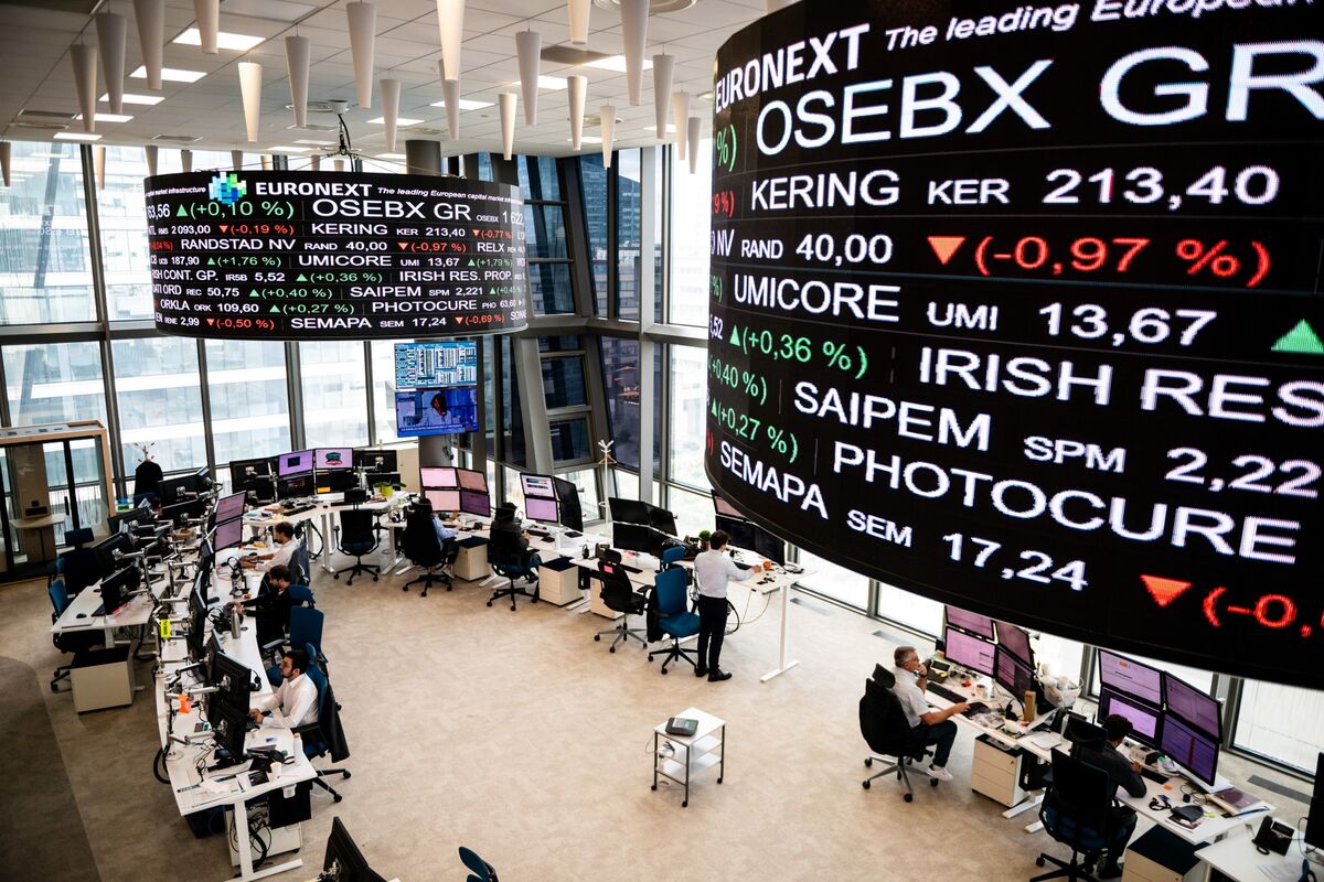 EU Rides Out Budget Spat Without Spooking Markets or Ratings