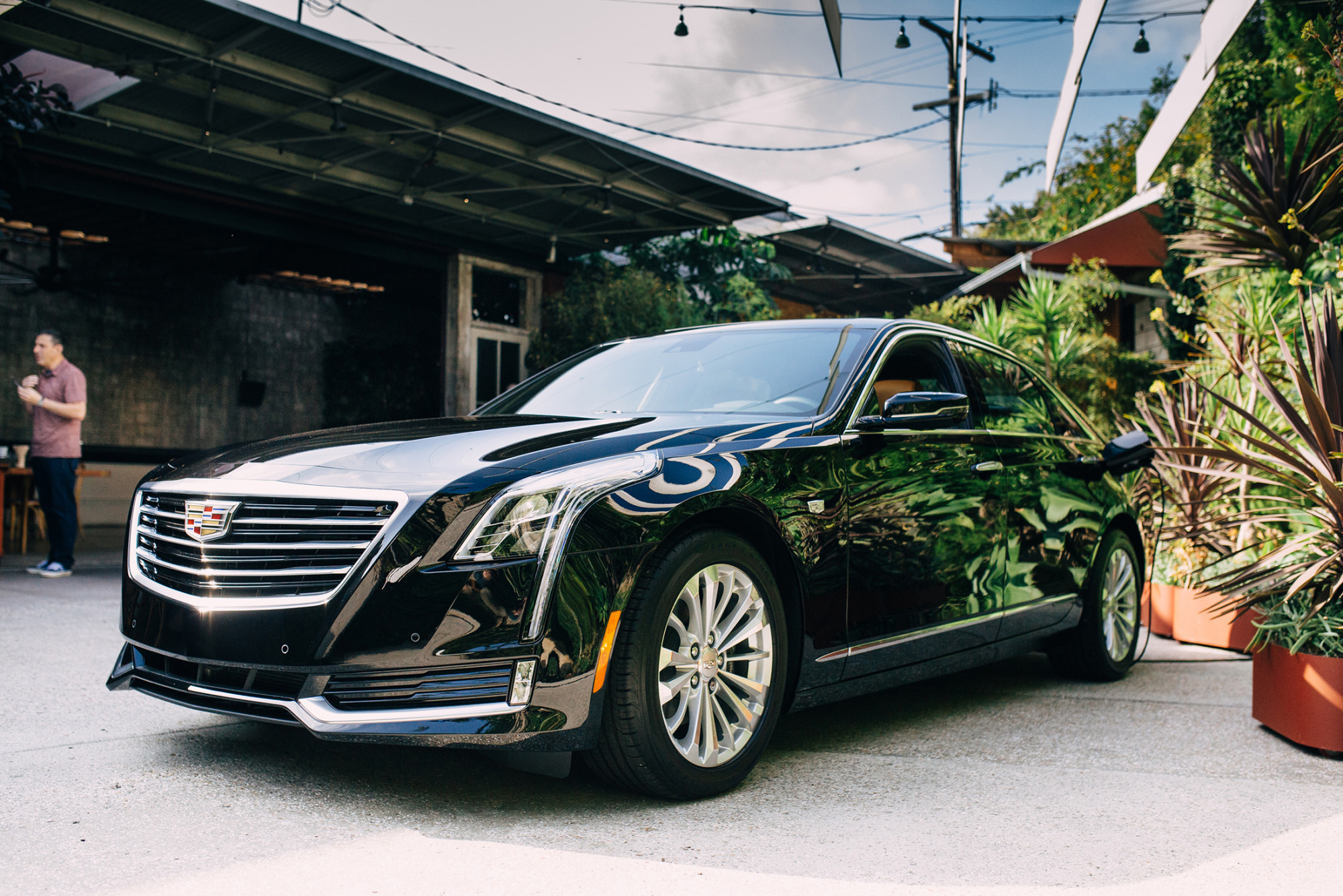キャデラック、プラグインハイブリッド「CT6」でテスラに照準 キャデラック、プラグインハイブリッド「CT6」でテスラに照準