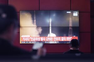 A news broadcast showing a North Korean rocket launch shown at a transport terminal in Seoul, on May 27.