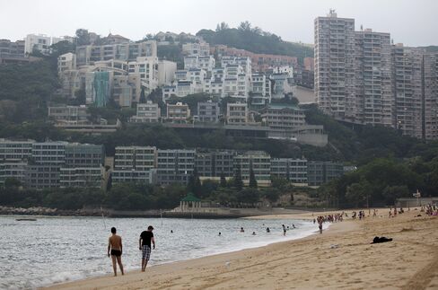 Hong Kong Doubles Stamp Duty on All Properties on Bubble Concern