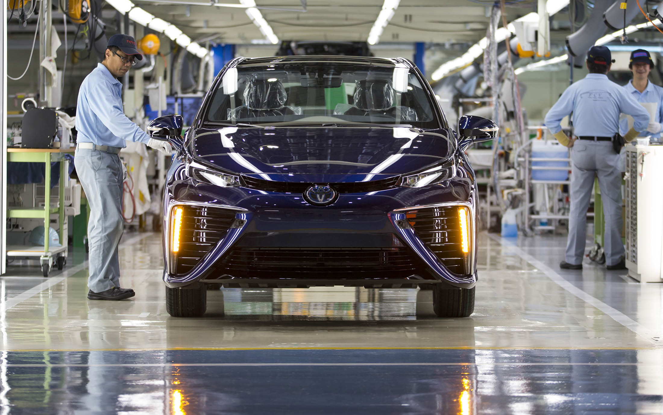 Shell and Toyota Partner on California Fueling Stations for Hydrogen Cars