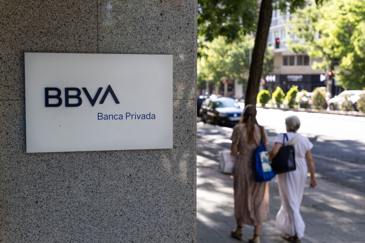 BBVA Maintains Sabadell Takeover Bid Despite TSB Sale
