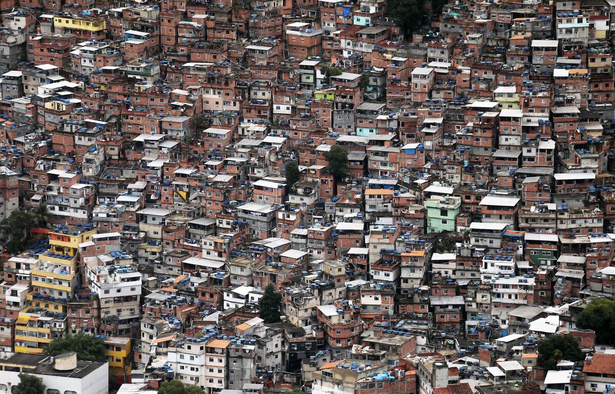 Troops Surround Rio S Biggest Slum To End Six Day Shootout