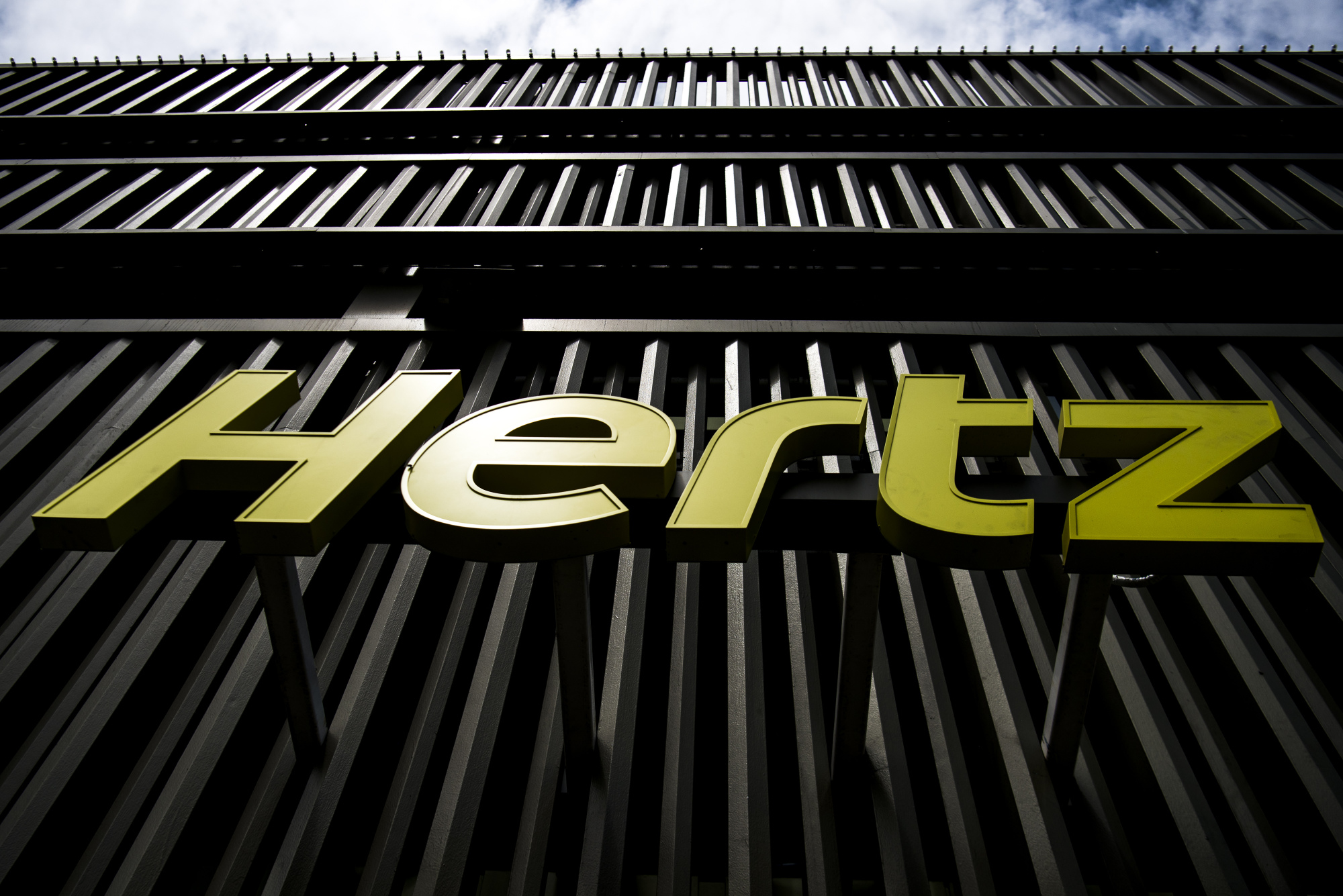 Hertz Is Said to Weigh Donlen Leasing Business Sale to Pay Debt - Bloomberg