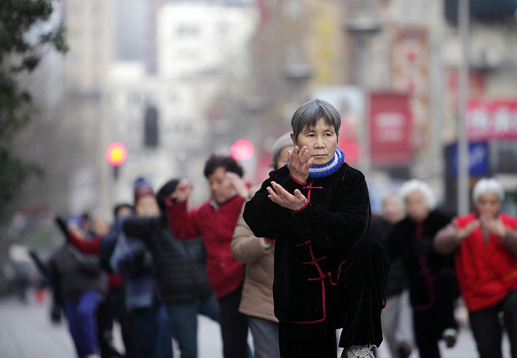 Ending Early Retirement for Chinese Women Will Help Inequality - Bloomberg