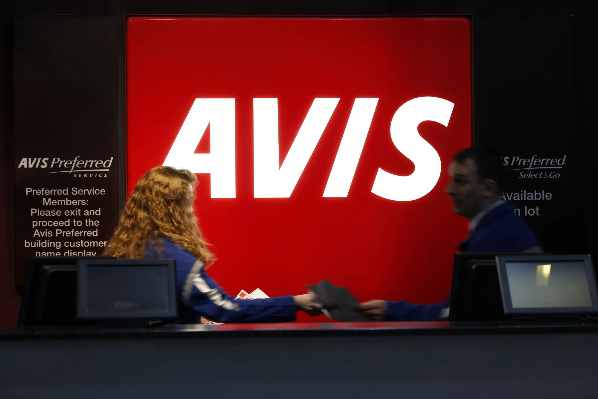 Alphabet Inks Deal for Avis to Manage Self-Driving Car Fleet - Bloomberg
