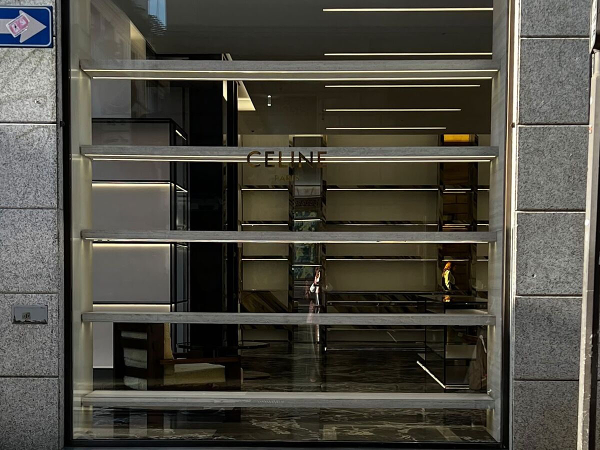 Italy Set to Tighten Rules As Milan Luxury Shops Lock Up Early