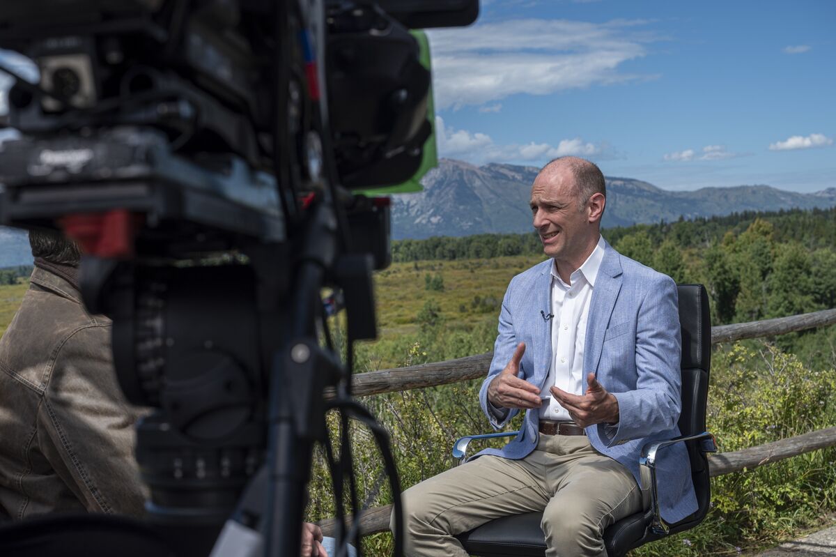 Fed’s Goolsbee Says Inflation Is Top Goal, Won’t Prejudge Rates