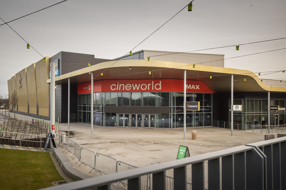 Cineworld’s Ex-Billionaires Seek Funds to Acquire Movie Theaters