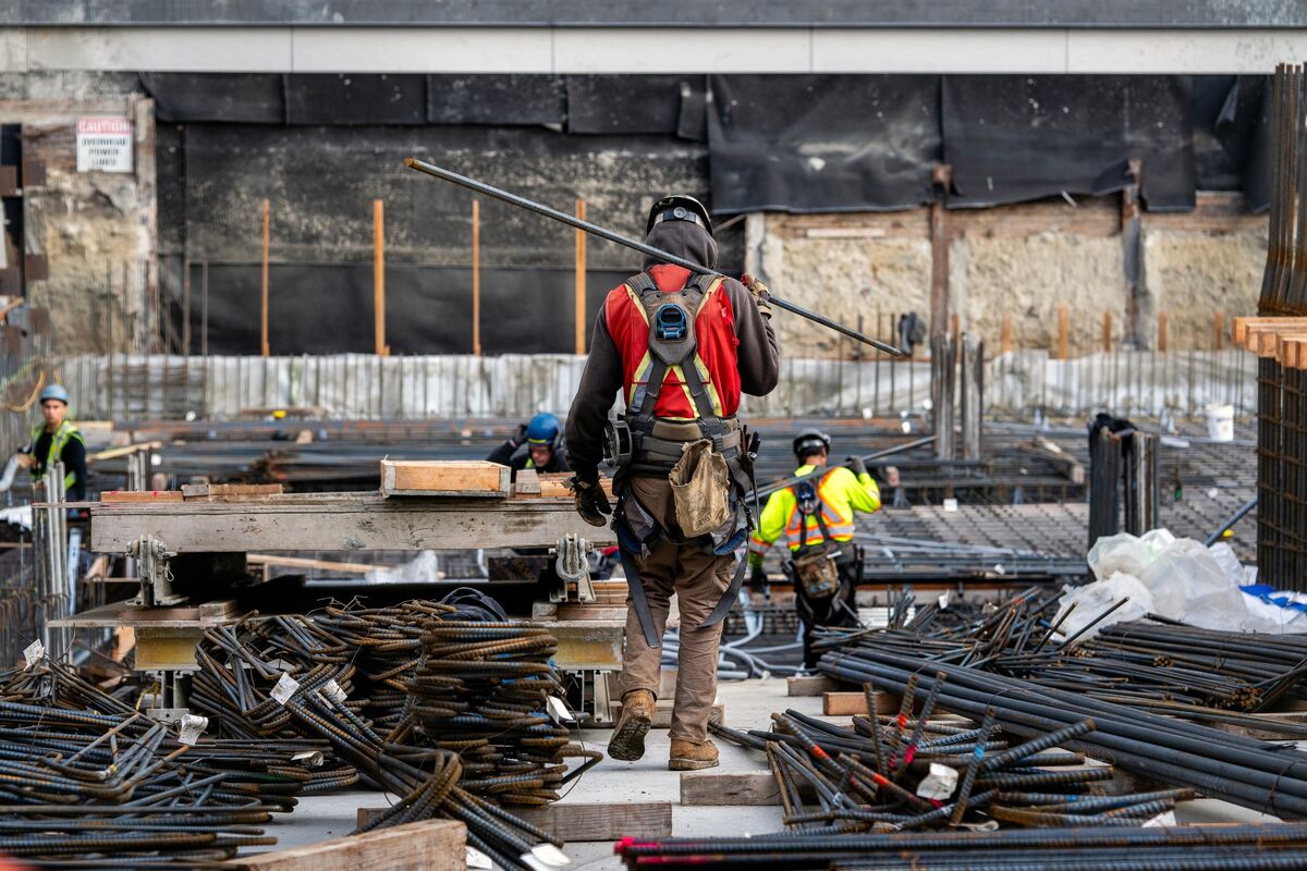 Canada Labor Productivity Falls as Construction, Agriculture Lag Behind