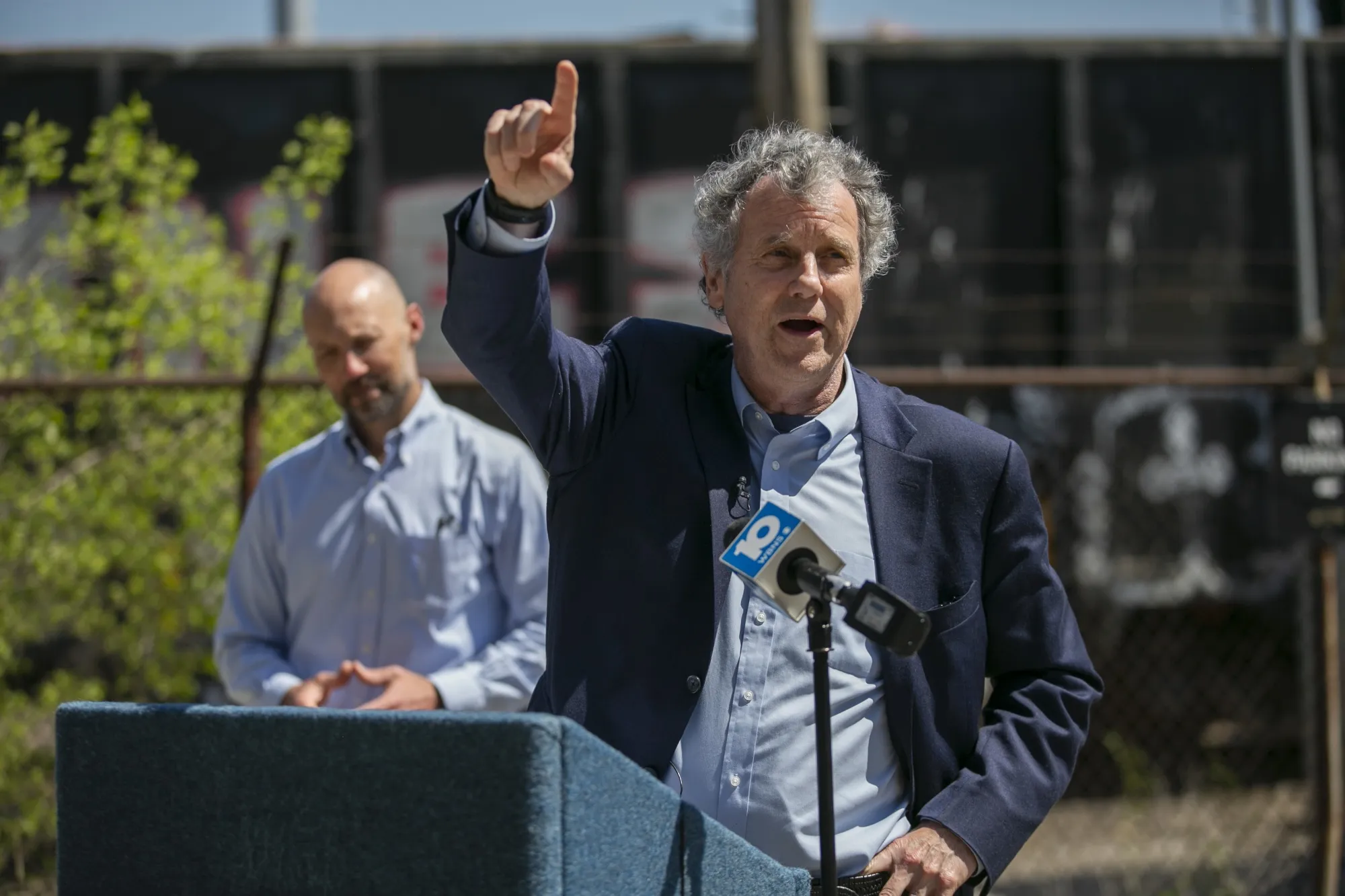 Ohio Senator Sherrod Brown Gets Boost in Senate Race From Crisis Response -  Bloomberg