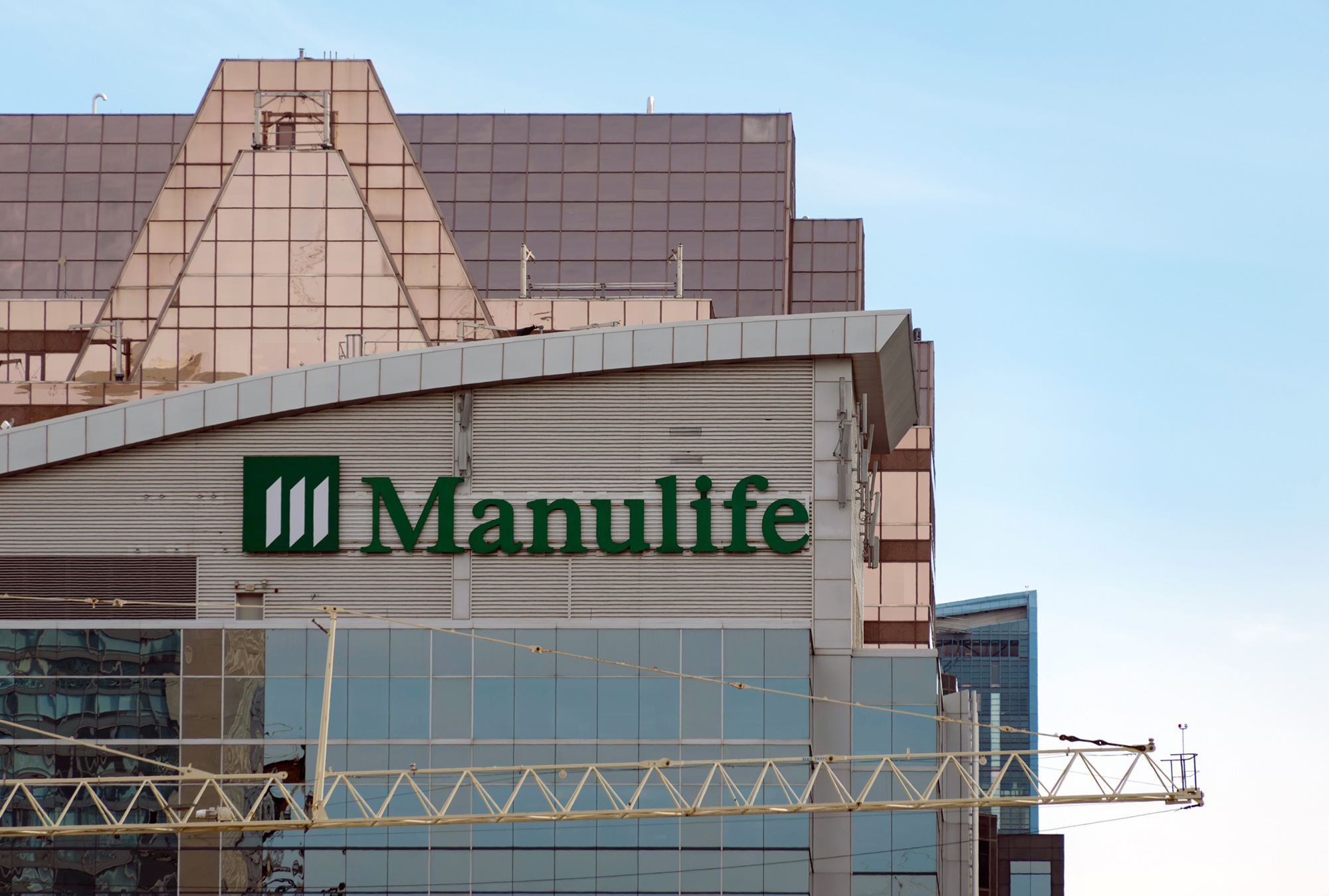 Manulife Centre, Real Estate