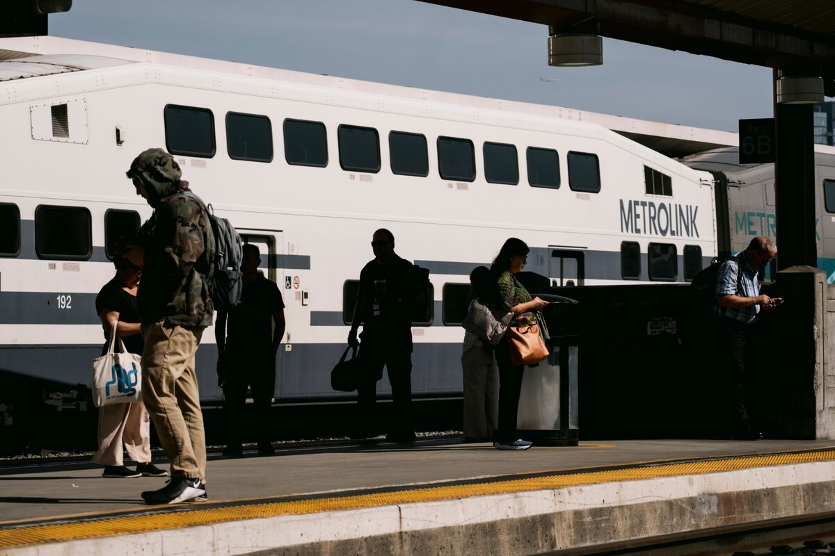 US Commuters Turn to Public Transport as Gas Prices Stay High