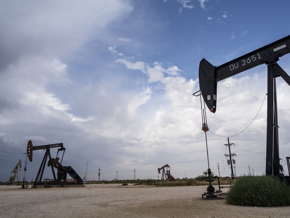 bloomberg.com - Oil Climbs as US Gasoline Market Tightens, China May Ease Curbs
