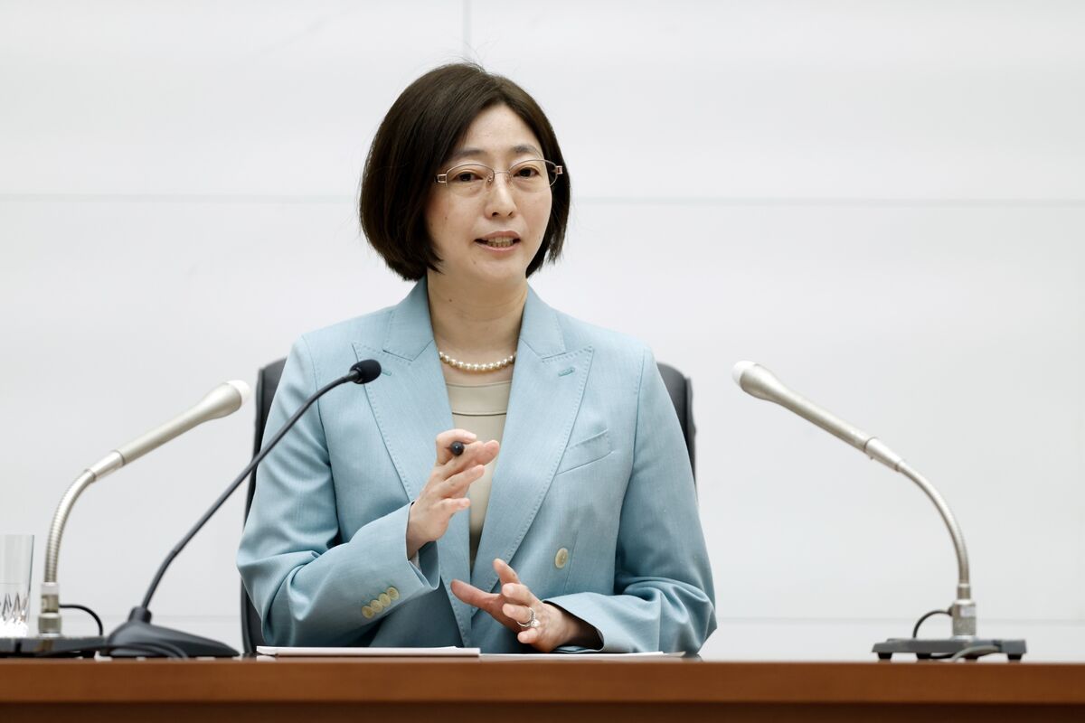 BOJ Board Member Suggests Chance of December Hike After Yen Drop
