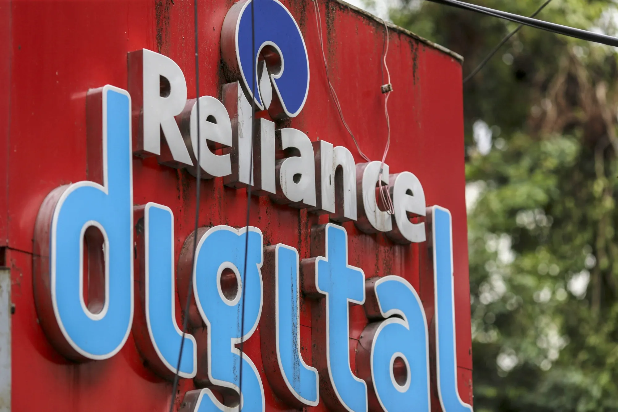 Google Said in Talks to Plow $4 Billion Into Jio as Ambani's Reliance Holds AGM