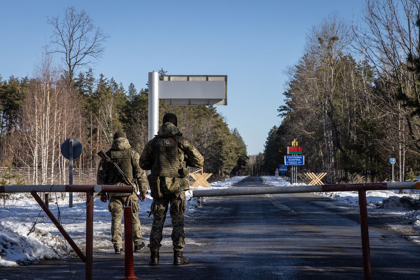 Members of the Ukrainian State Border Guard stand watch at the border crossing between Ukraine and Belarus in Vilcha, Ukraine, on Feb.&nbsp;13, 2022.