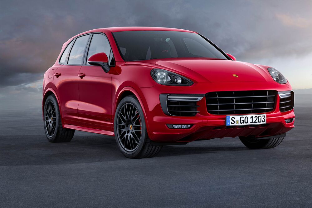 Porsche 160 000 Suvs Recalled In U S Over Faulty Ski Bag Bloomberg Porsche Cayenne