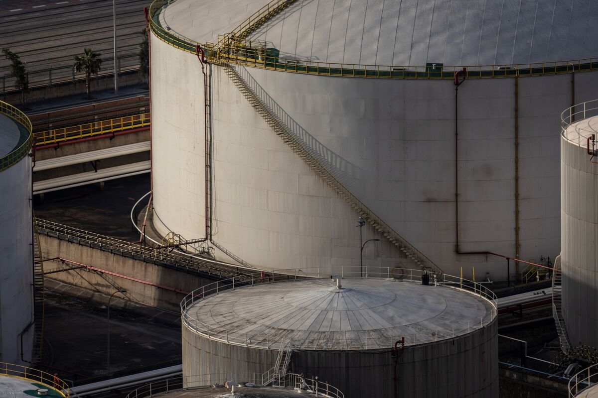 bloomberg.com - Mia Gindis - Massive Options Bet Rattles Oil Market On Edge Over Iran War
