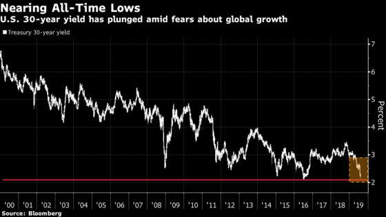 KKR's McVey Sees Rates Holding Above Zero, No U.S. Recession