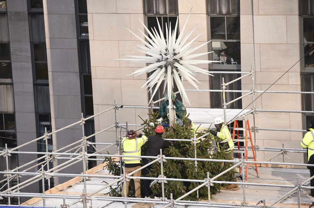 toeter snijden Eigendom Rockefeller Center's Christmas Tree Gets a Star With Three Million Crystals  - Bloomberg