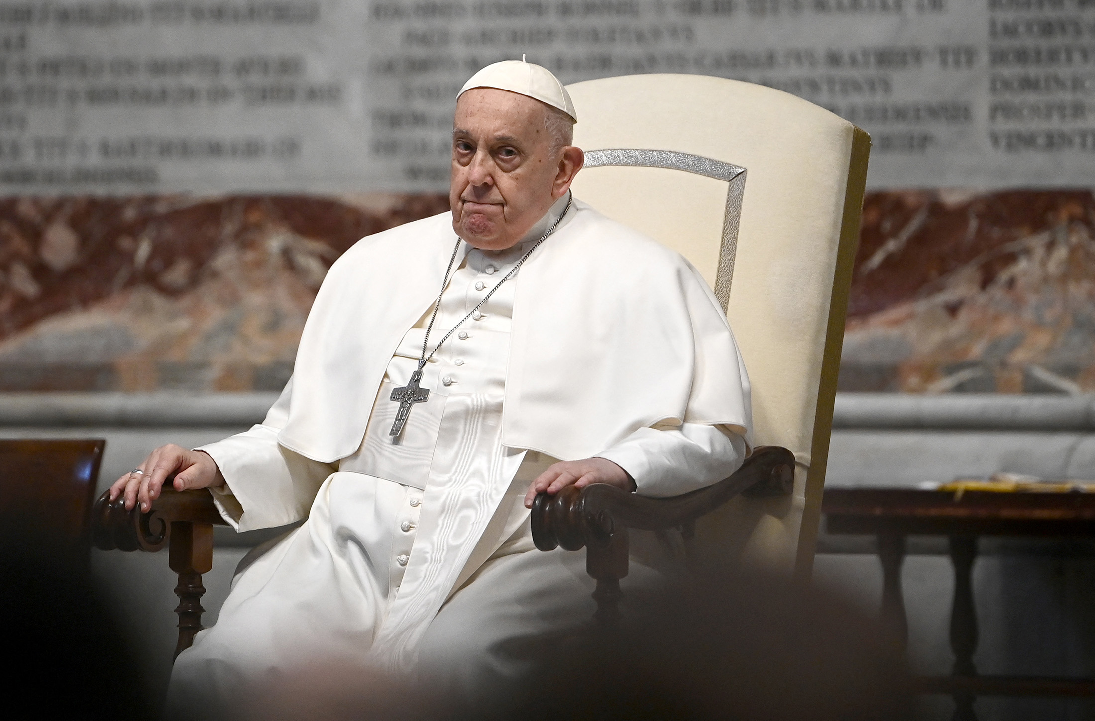 Pope Says Ukraine Should Have White Flag Courage, Negotiate War's End - Bloomberg