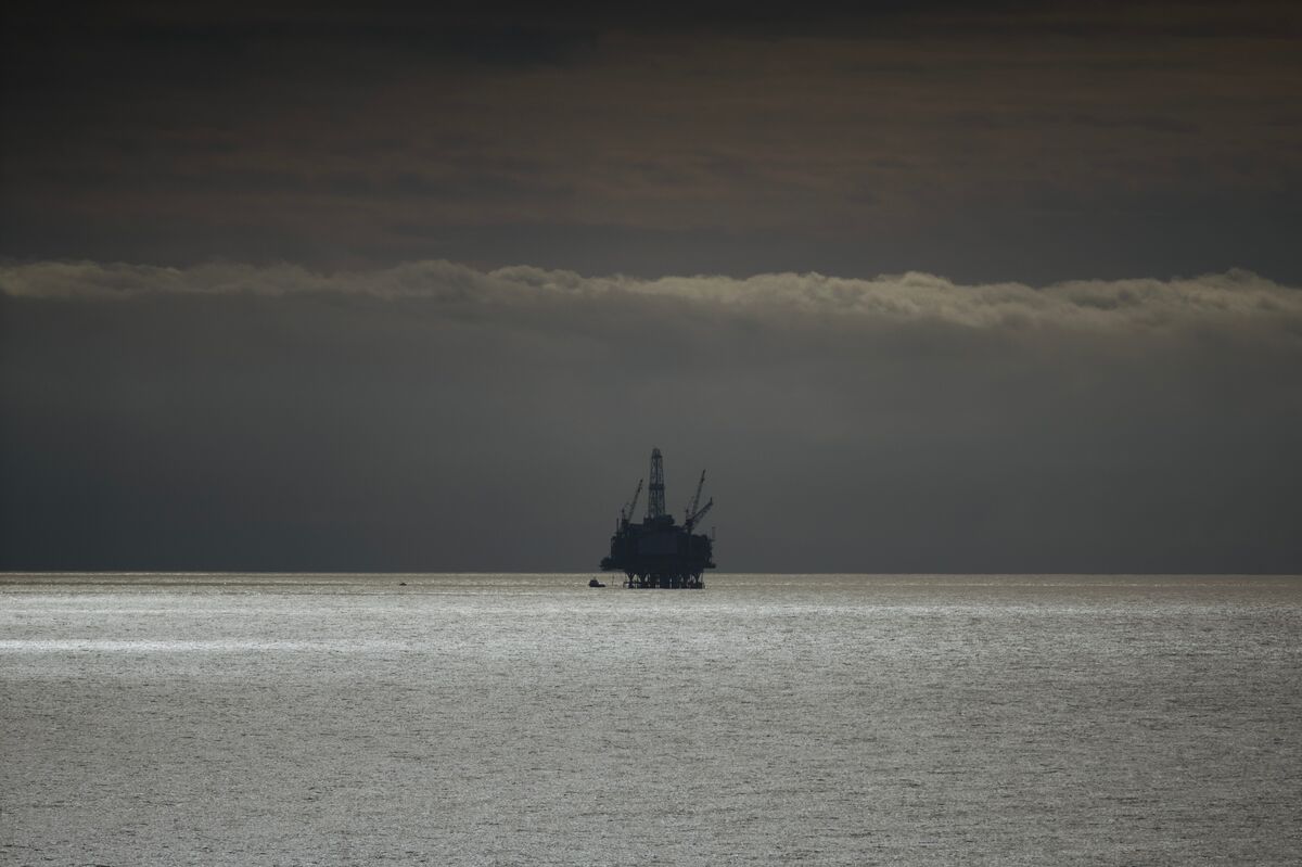 Texas Oil Driller Taps Trump’s Team to Save California Crude Project