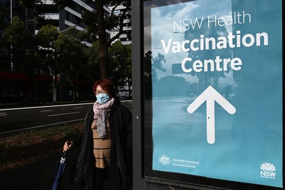 Australia Hit By New Lockdown as Slow Vaccine Rollout Criticized