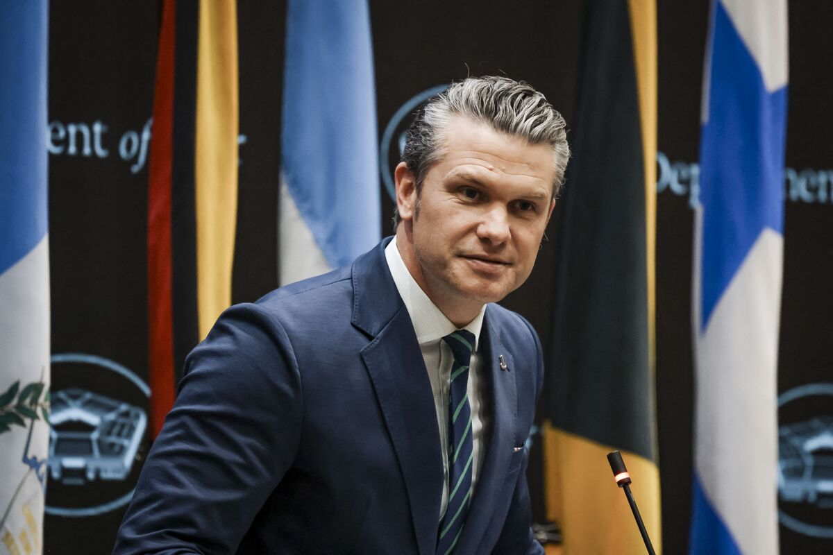 
                            Hegseth Says the US Has No Shortage of Munitions for Iran War