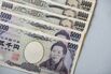 Japanese and US Banknotes Amid Pressure on Yen 