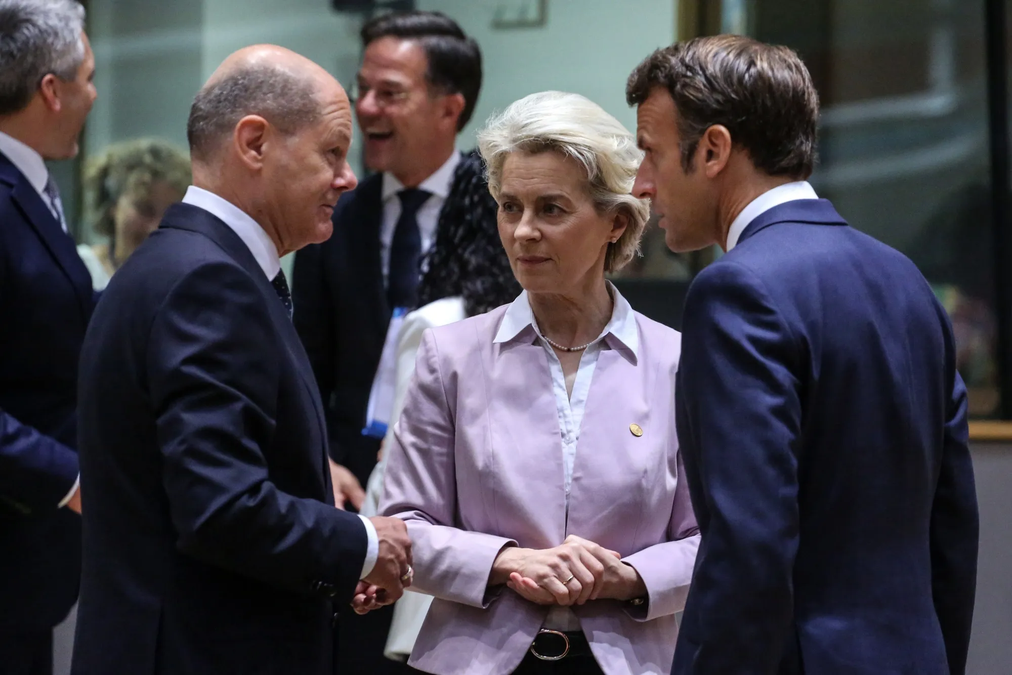 Olaf Scholz, Germany's chancellor, left, Ursula von der Leyen, president of the European Commission, center, and Emmanuel Macron, France's president.