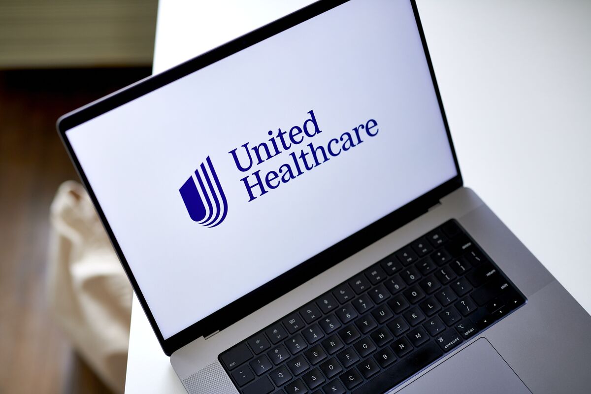 bloomberg.com - John Tozzi - UnitedHealth Plans to Rebate Obamacare Profits to Customers in 2026