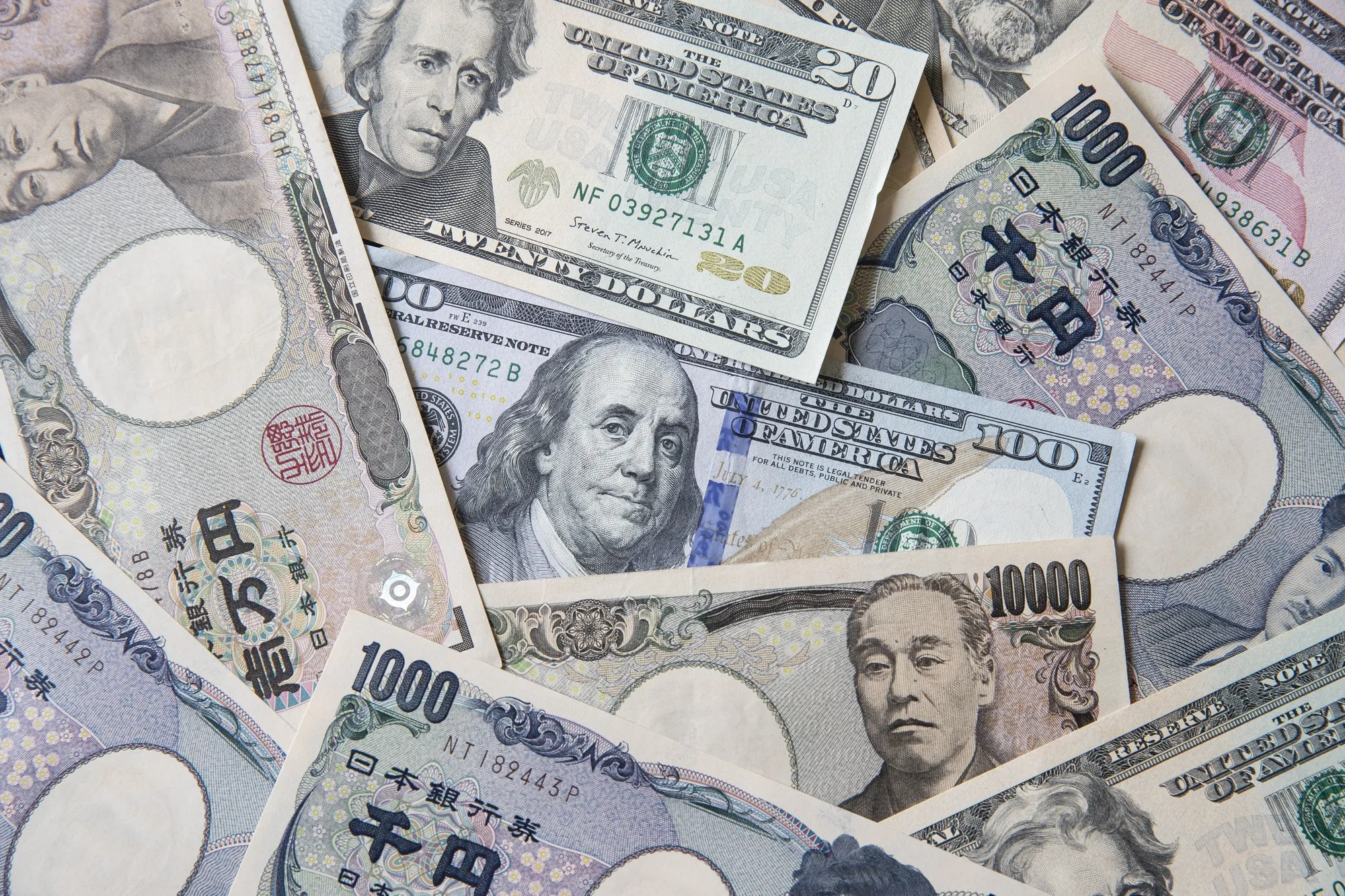 最も旬な「円売り」トレードに異変も、海外勢に反転上昇の予想 - Bloomberg