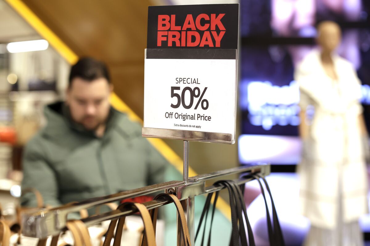 Black Friday 2023 Live: Holiday Shopper Turnout, Online & Retail