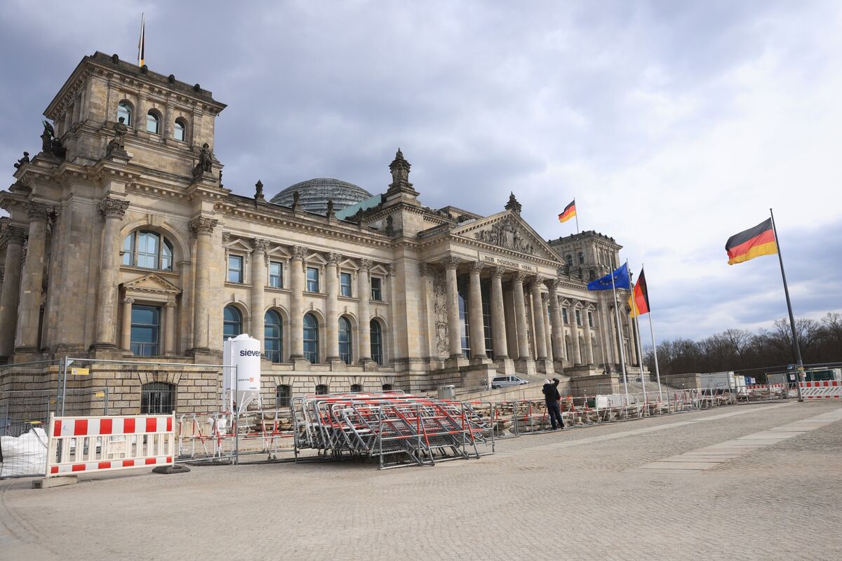Bundestag billigt Grundgesetzänderung für massive Verschuldung