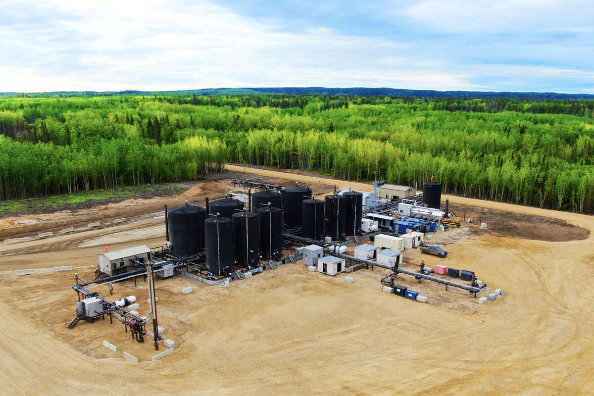 bloomberg.com - Robert Tuttle - Canada Unleashes Wave of Oil Drilling Permits in Next Big Play