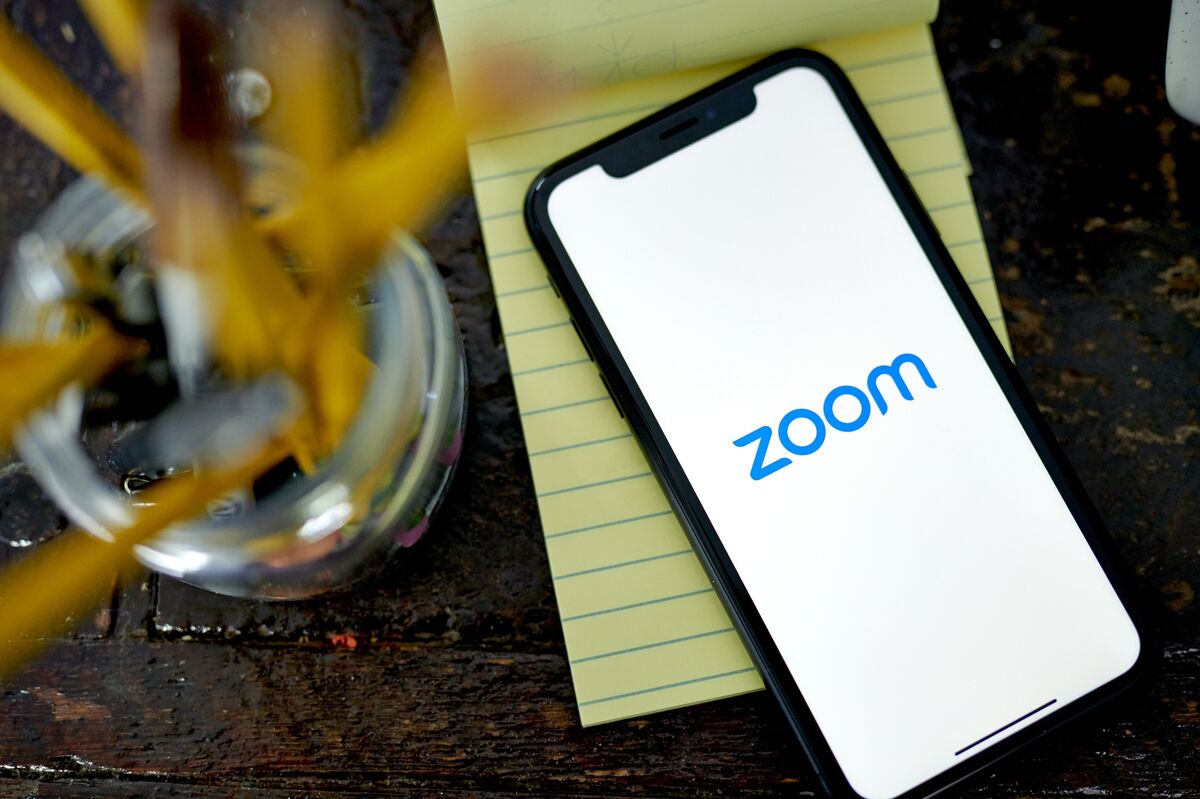 Zoom Gives Weaker Profit Outlook in Push to Expand Product Suite