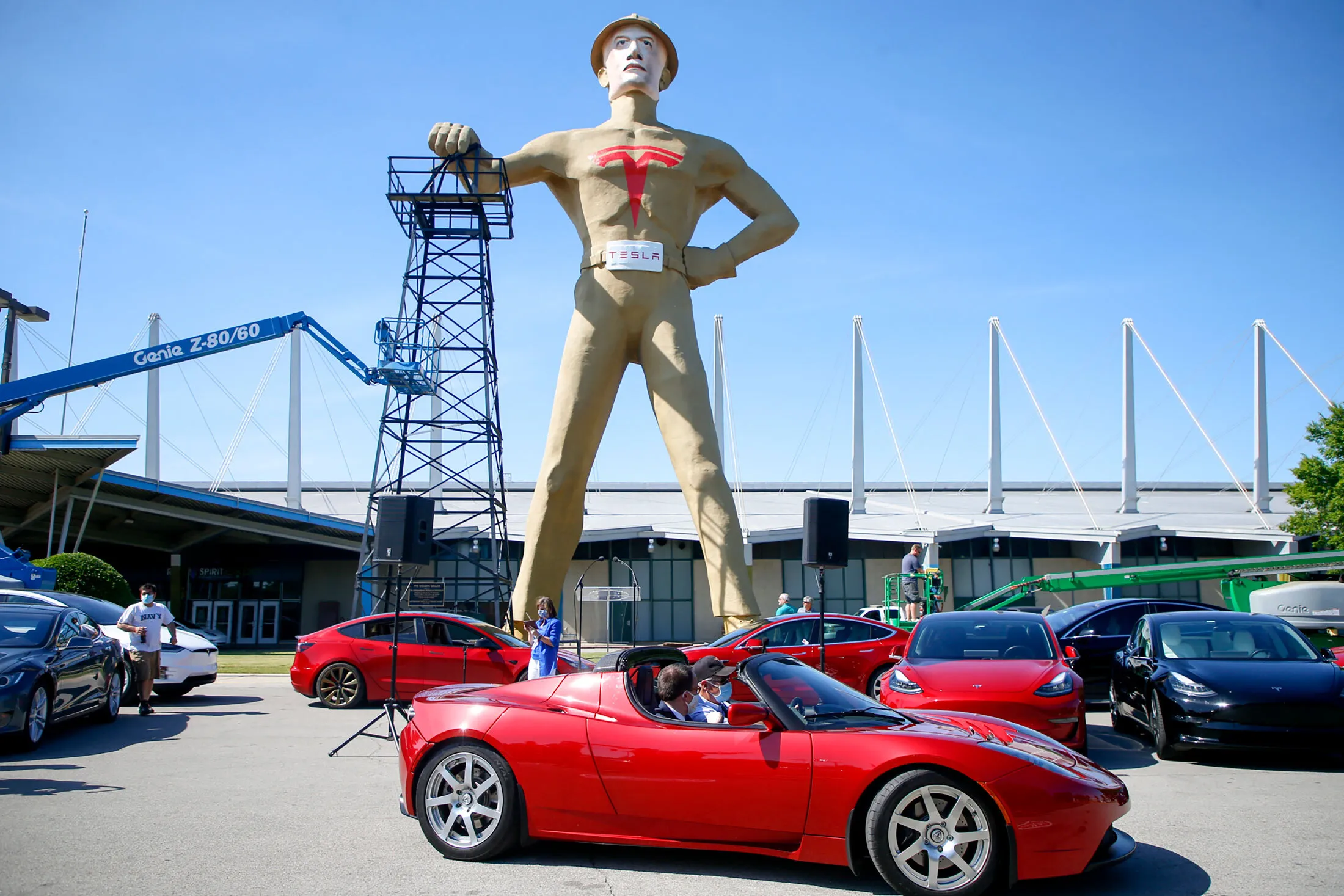 Tulsa Mayor G.T. Bynum drives past a 75-foot-tall “Golden Driller” statue remade in Elon Musk’s image on May 20.