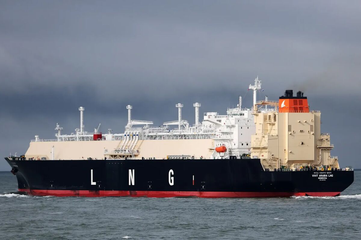 featured image thumbnail for post LNG Ships Divert to Europe to Tap Rally Driven by Mideast Fears