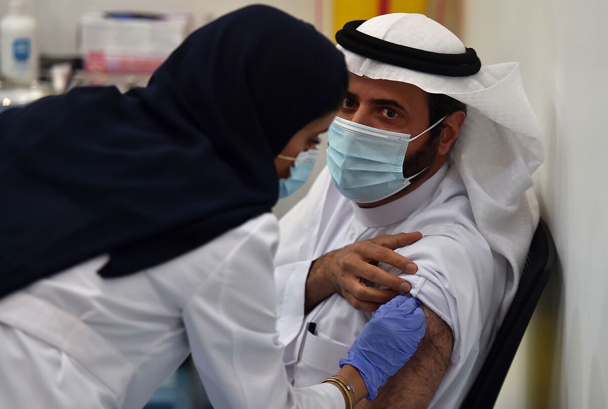 Saudi Minister gets covid vaccine as Kingdom offers free shots