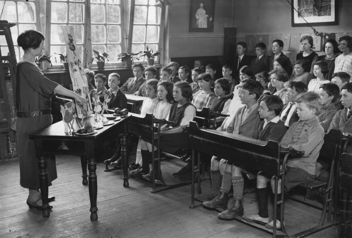 Работа в век. Первые педагоги посвистывали детей появились. Historical pictures of teachers.