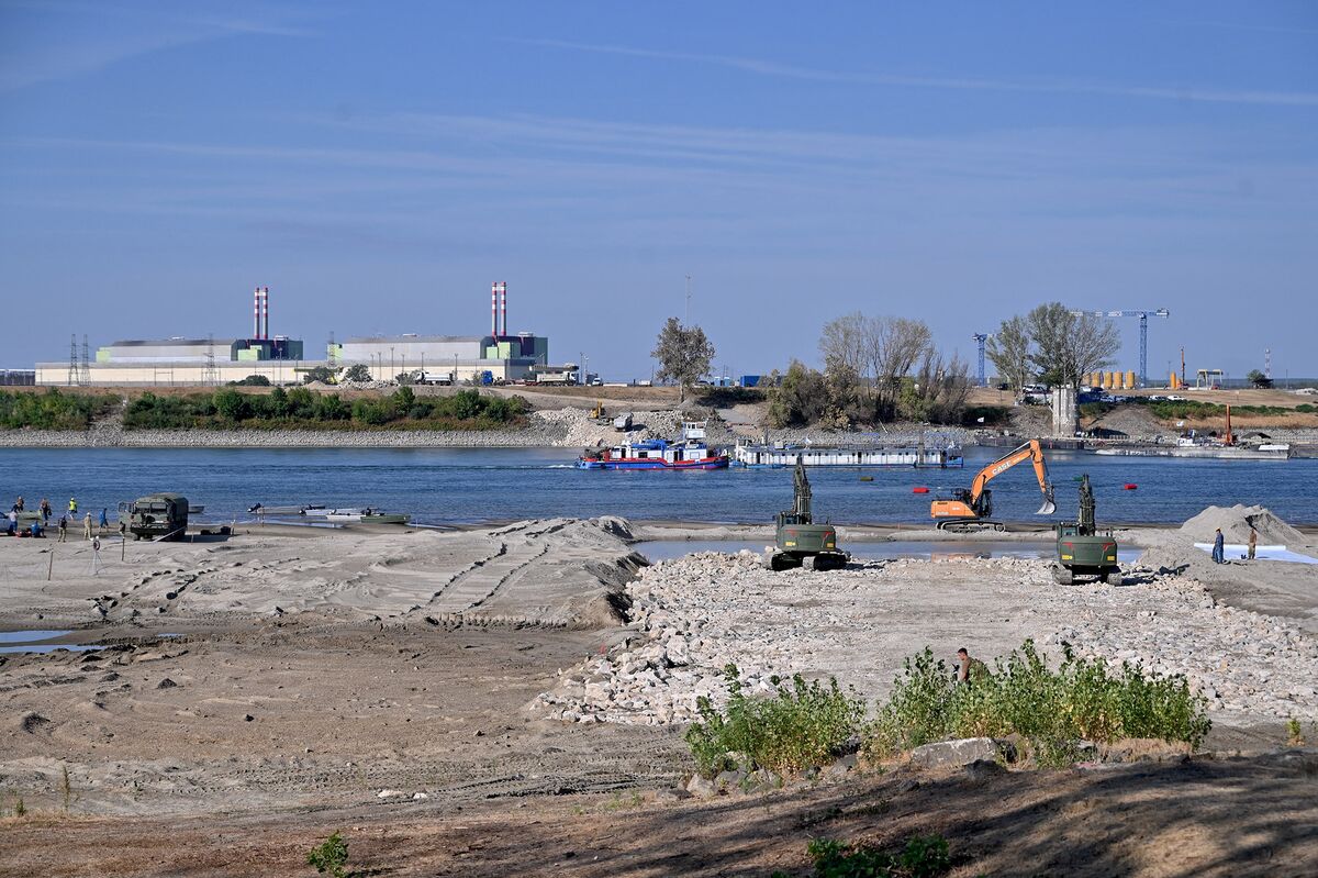 Hungary to Restart a Nuclear Reactor as Danube Starts to Rise