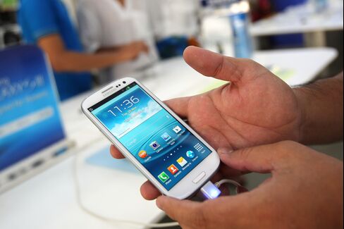 Apple-Samsung Judge Weighing Damages After Rejecting Sales Ban