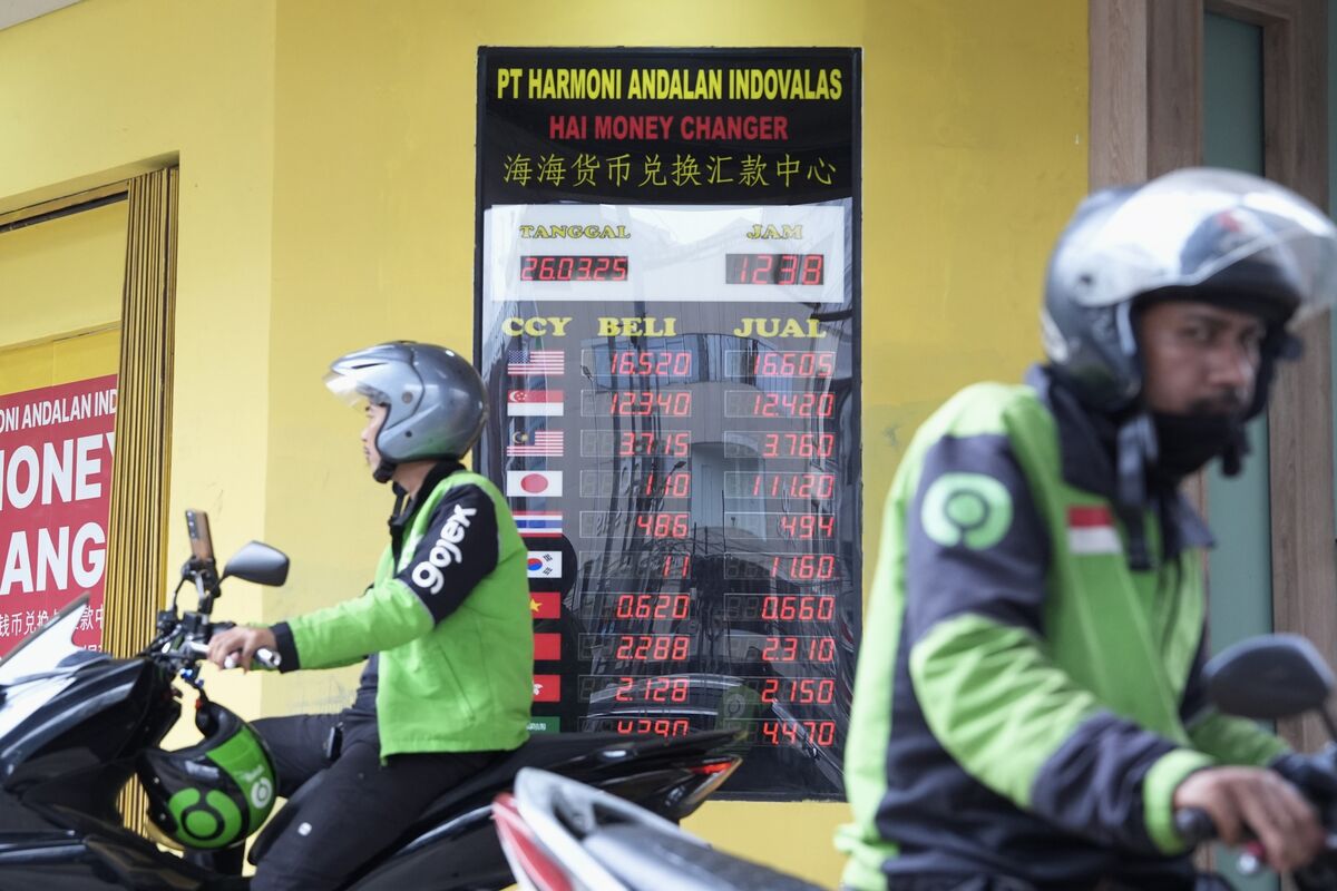Currencies in Emerging Asia Gain on Dovish Fed Bets, Trade Hopes